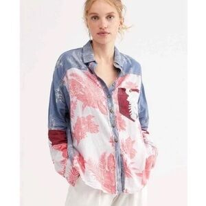 EUC Free People We The Free Chasing Waves Buttondown Chambray Shirt Size Small